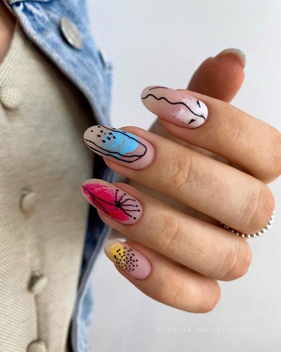 Die schönsten Frühlingsnägel: Entdecke die trendigsten Nageldesigns für 2025 – Herbst-Update 2025
